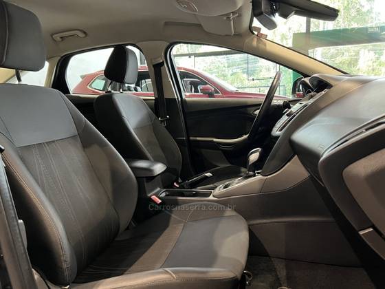 FORD FOCUS 2.0 SE FASTBACK 16V FLEX 4P POWERSHIFT